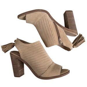 Like New Gianni Bini Leather Heeled Tassel Sandal Booties Cream Size 8 1/2